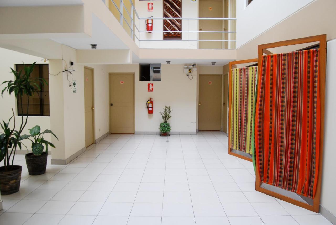 Hotel Sunflowers Inn Lima Extérieur photo
